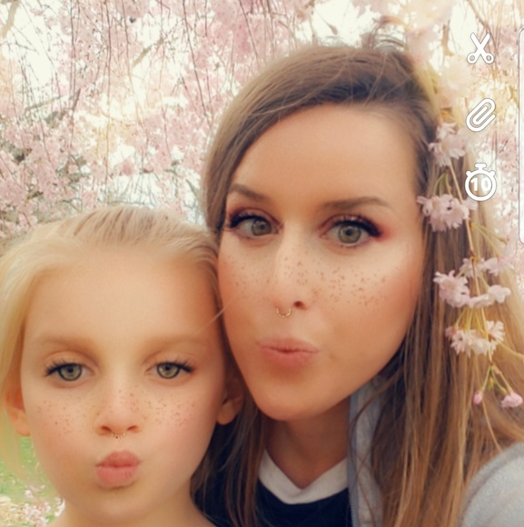 Meet your Posher, Carrie - Picture 3 of 4